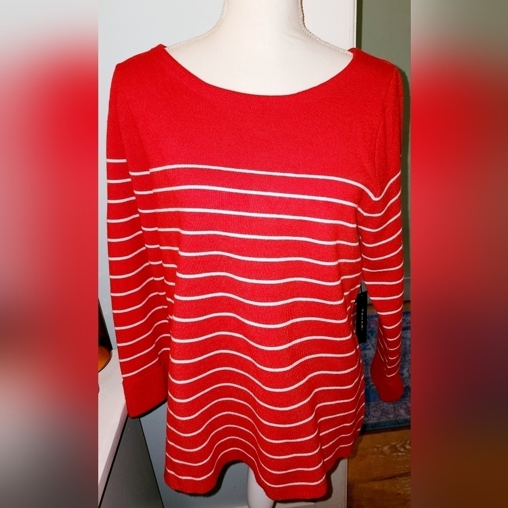 TAHARI SWEATER